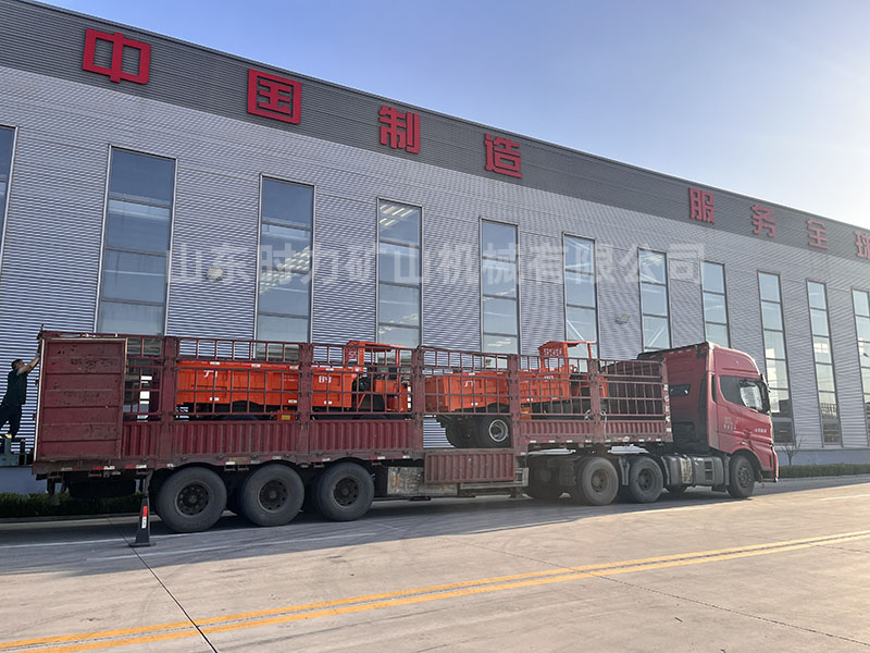 2臺(tái)8噸井下自卸車(chē)發(fā)往新疆